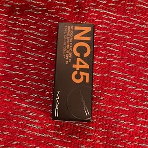 BNIB NC45 Studio Fix Fluid SPF15